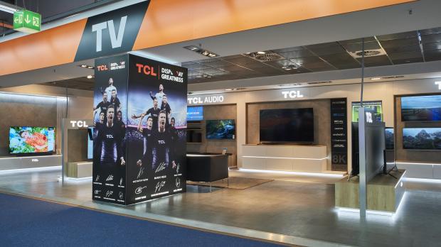 TCL eröffnet neue Shop-in-Shop-Fläche in Hamburger Saturn