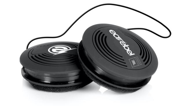 Earebel verbindet Sportmode mit Musikgenuss. an Bord ist der Sound by JBL. Foto: Earebel