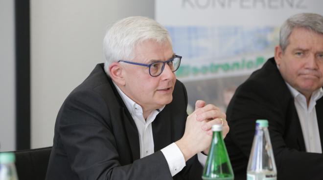 Vorstand Karl Trautmann auf der Pressekonferenz, Foto: ElectronicPartner