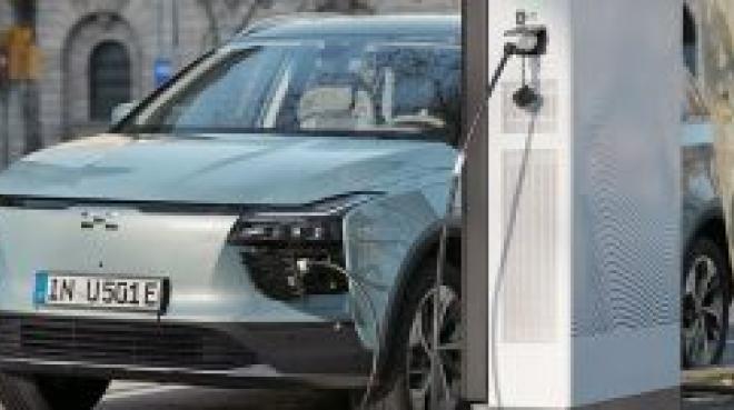Elektro-SUV Aiways U5 an Ladesäule. Foto: Euronics