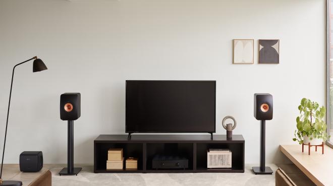 KEF Lifestyle Setup zum Launch des Subwoofer KC62. Foto: KEF