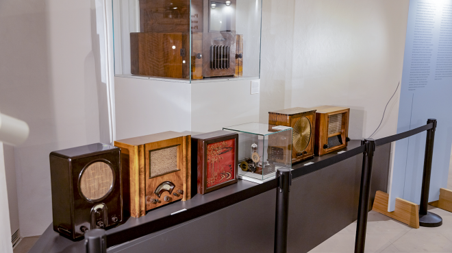 Historische Radiogeräte von Loewe
