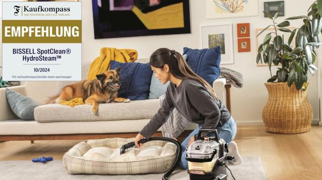 Wohnzimmer, Sofa, Frau, Hund, Hundekörbchen, Dampfreiniger