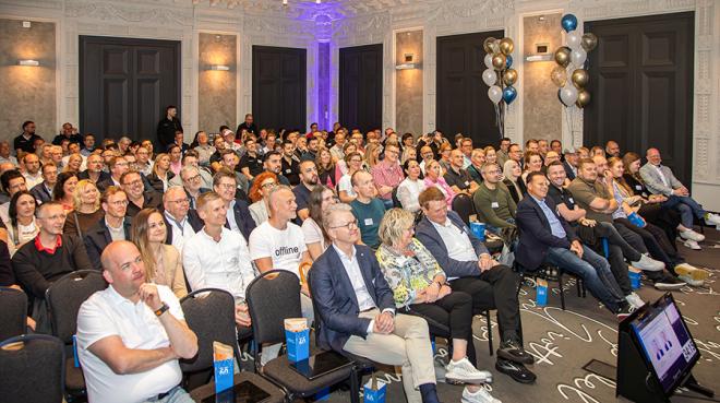 Die Teilnehmer lauschten beim Tagungspart den interessanten Vorträgen, Foto: Wertgarantie / Andreas Fasold 