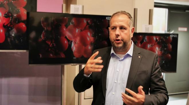 Holger Pöppe präsentiert die Strategie zur expert-Eigenmarke Kendo auf der IFA 2022, Foto: ju