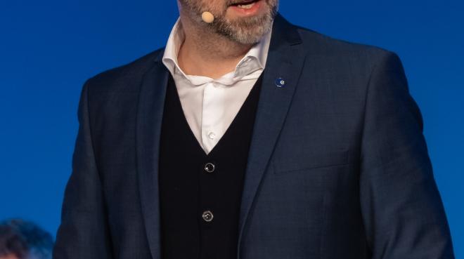 Der neue Vorstand Brendan Lenan präsentiert sich den Euronics-Mitgliedern