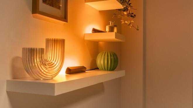 Gradient Light Bar auf einem Sideboard
