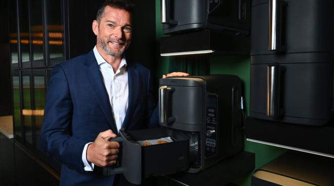 Fred Siriex ist ein echter Heißluftfritteusen-Fan und meint, dass sie eine echte Revolution in der Küche eingeleitet haben, denn sie ermöglichen es frisch zu kochen aber auch mehr zu experimentieren.