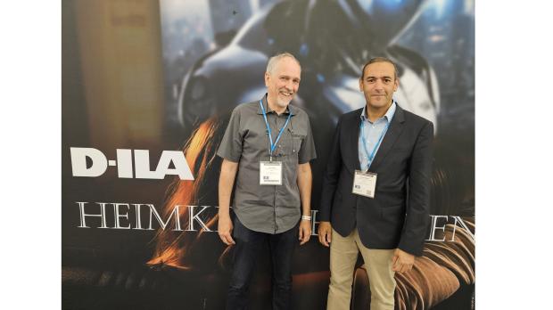 D-ILA Heimkino-Projektoren von JVC und Kompakt-Audiogeräte von Kenwood, präsentiert von PR & Marketing Manager Lars Grothe (links) und Hicham Azzaoui, General Manager Sales