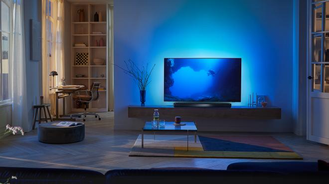 Fidelio-Soundbar FB1 im Zusammenspiel mit einem Philips Ambilight TV, Foto: TP Vision