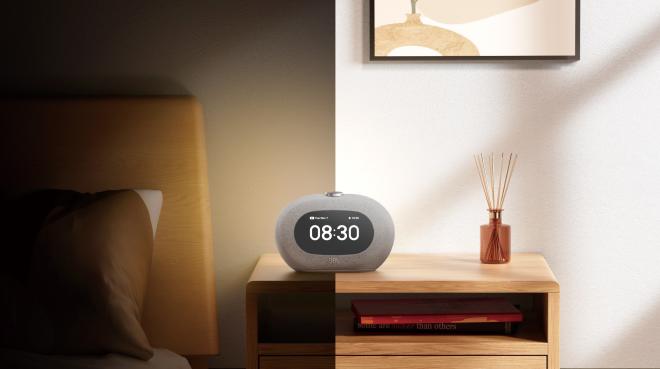 Radiowecker JBL Horizon 3 auf dem Nachttisch